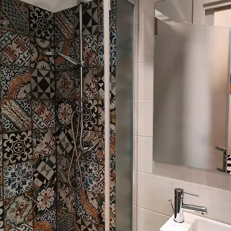 Volta 8 Apartamento *